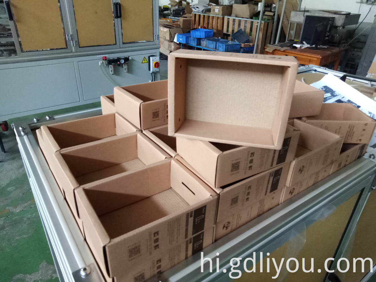 Box folding machine